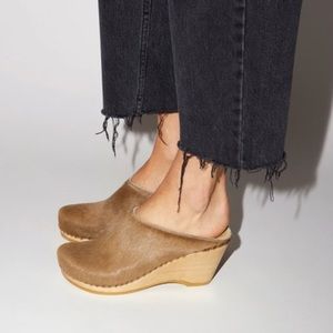 No. 6 New School Clog in Tan Pony